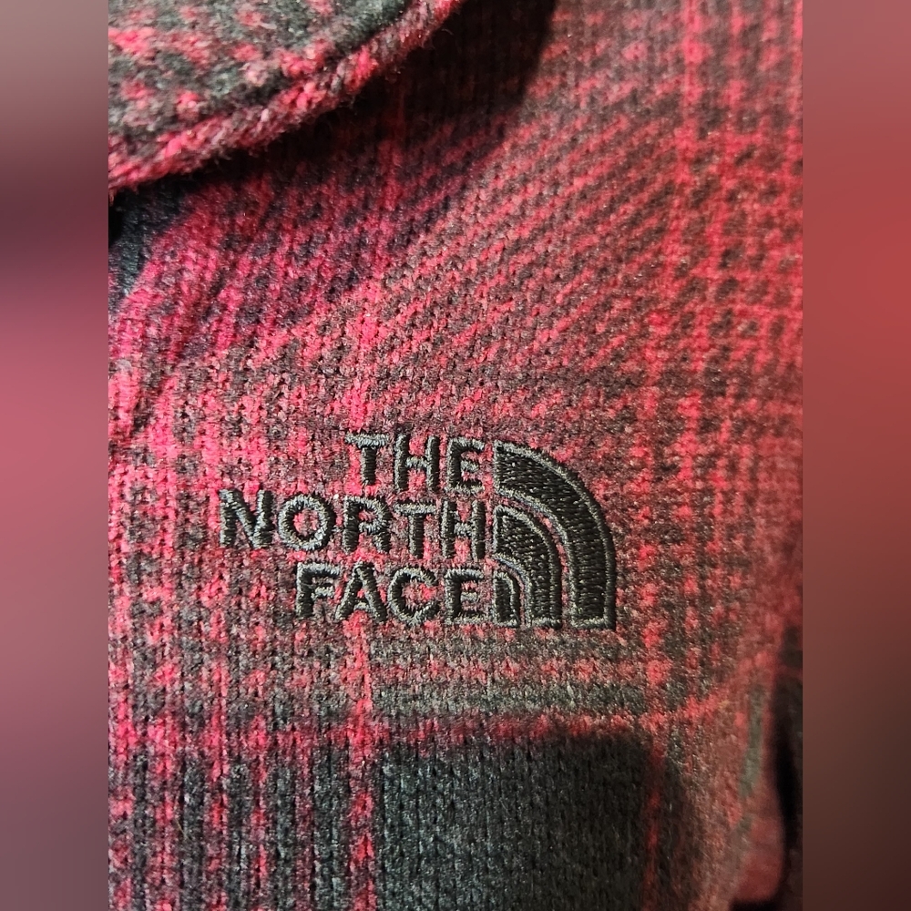The NorthFace Crescent Red and Black Plaid Hoodie With Toggle Buttons. Size S - Picture 4 of 11